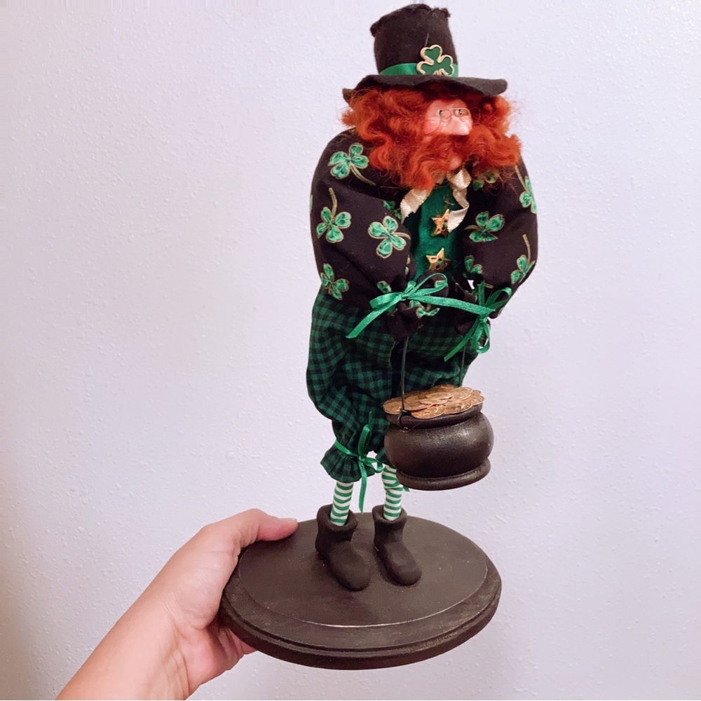Leprechaun Plush with Shamrock Pot of Gold Paper Mache Figurine Hand Made - Picture 5 of 7